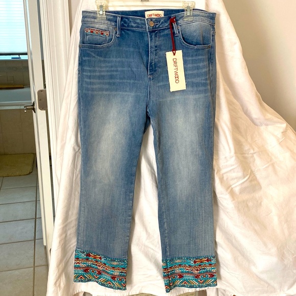 DRIFTWOOD Denim - NWT SUPER CUTE DRIFTWOOD EMBROIDERED CROPPED JEANS 32